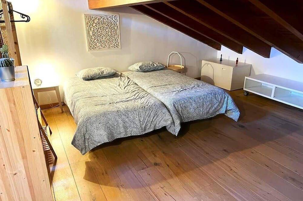 Entire apartment, Llivia Xiv - Two Bedroom Apartment, Sleeps 6 in Llívia, Parc naturel régional des Pyrénées catalanes