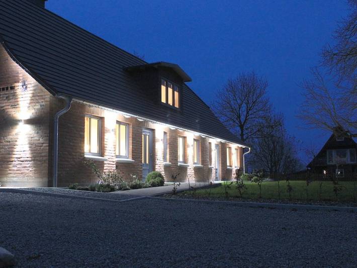 Ferienhaus für 6 Personen, mit Terrasse und Garten sowie Sauna in Esgrus