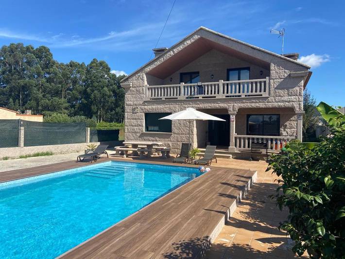 Apartamento para 11 personas, con Balcón y Jacuzzi además de Terraza y Jardín en Ribadumia