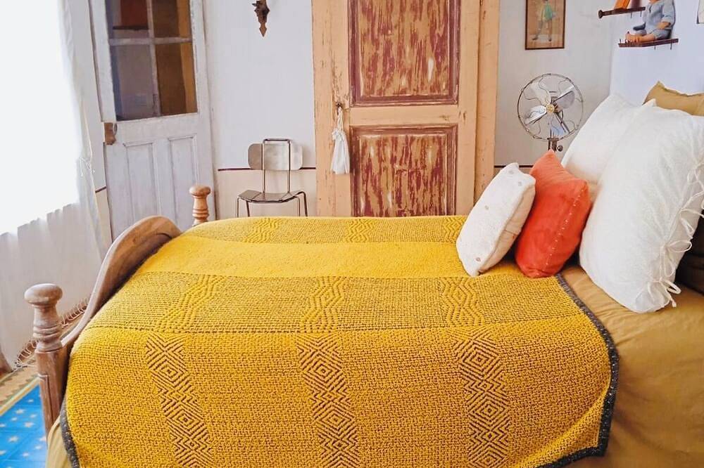 A L'ombre des Dentelles Maison du 13ème Siècle Entièrement Restaurée in Sarrians, Vaucluse