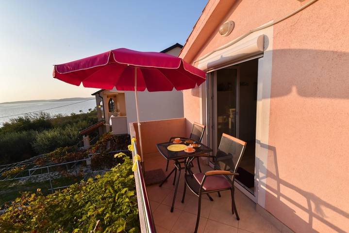 Ferienwohnung für 6 Personen, mit Balkon/Terrasse in Rtina