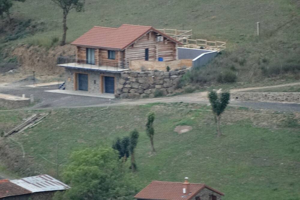 La Fustiti - Chalet En Rondins A Blesle in Blesle, Parc naturel régional des Volcans d'Auvergne