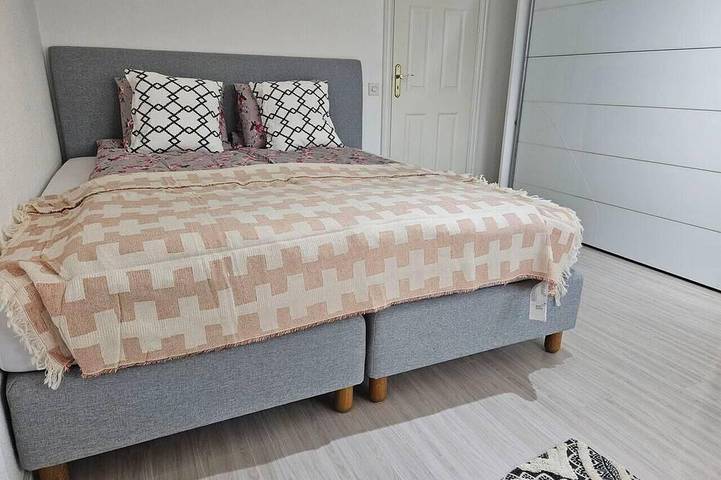 3Br House, Sleeps 7 with Balcony-Garden-Bbq-FreeP in Malmö, Schwedische Ostsee