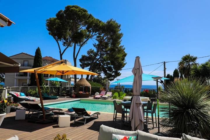 Chambre d’hôte pour 3 personnes, avec piscine et bassin pour enfant ainsi que vue et jardin