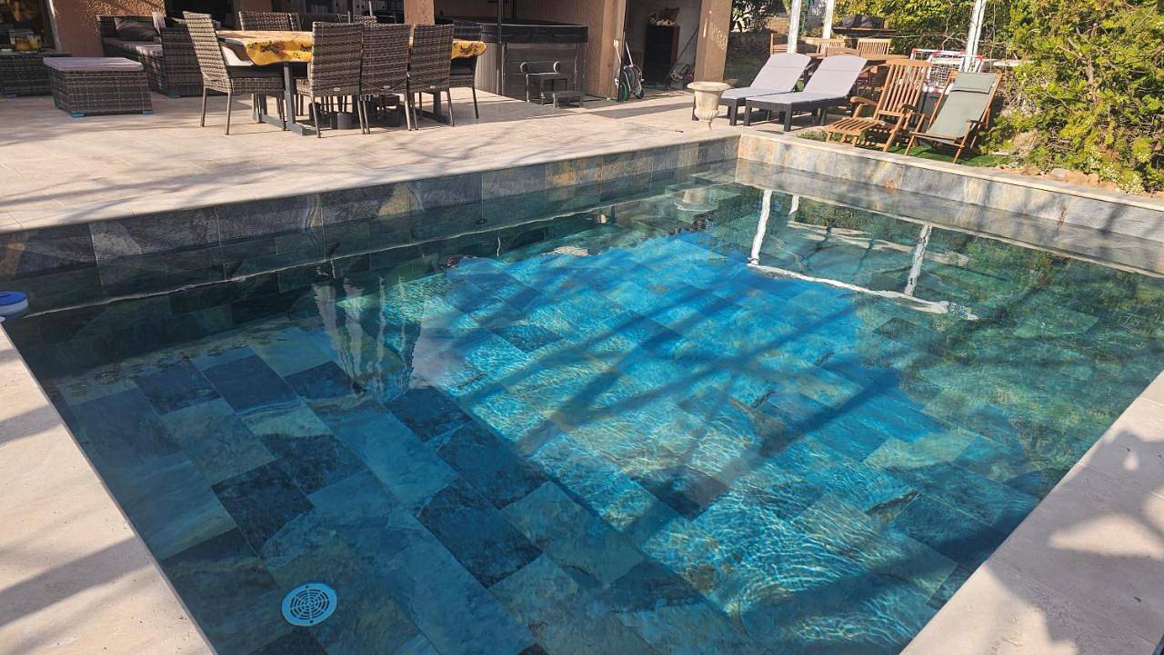 House, swimming pool, jacuzzi 6-8 people in Pourcieux, Région de Brignoles
