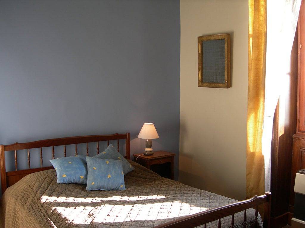 Chambres au Château de la Salle - Chambre Rose in Lantignié, Région de Villefranche-sur-Saône