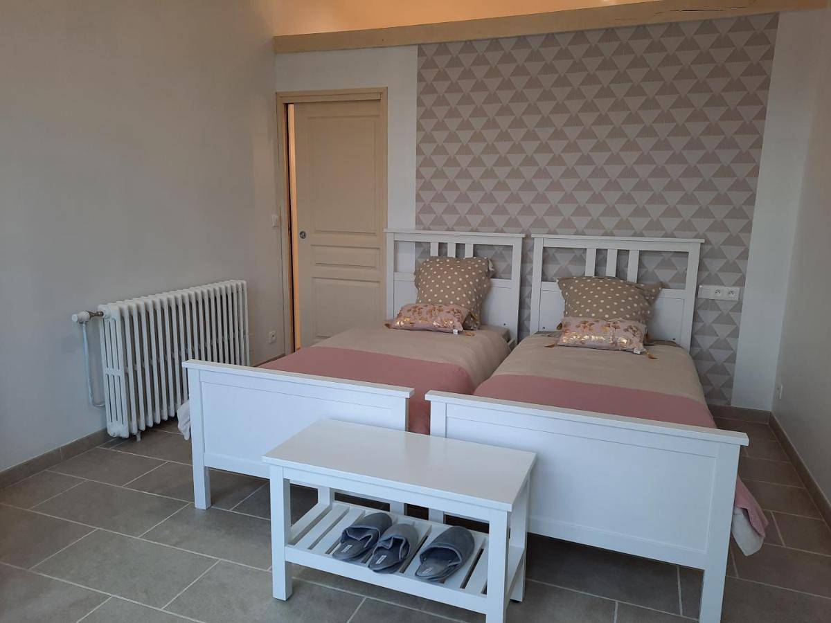 Small Double Room with Garden View in Le Blanc, Région de Le Blanc