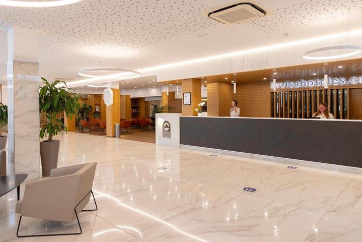 Hotel für 3 Personen, mit Balkon und Terrasse sowie Garten und Kinderpool in Platja es Figueral - 3