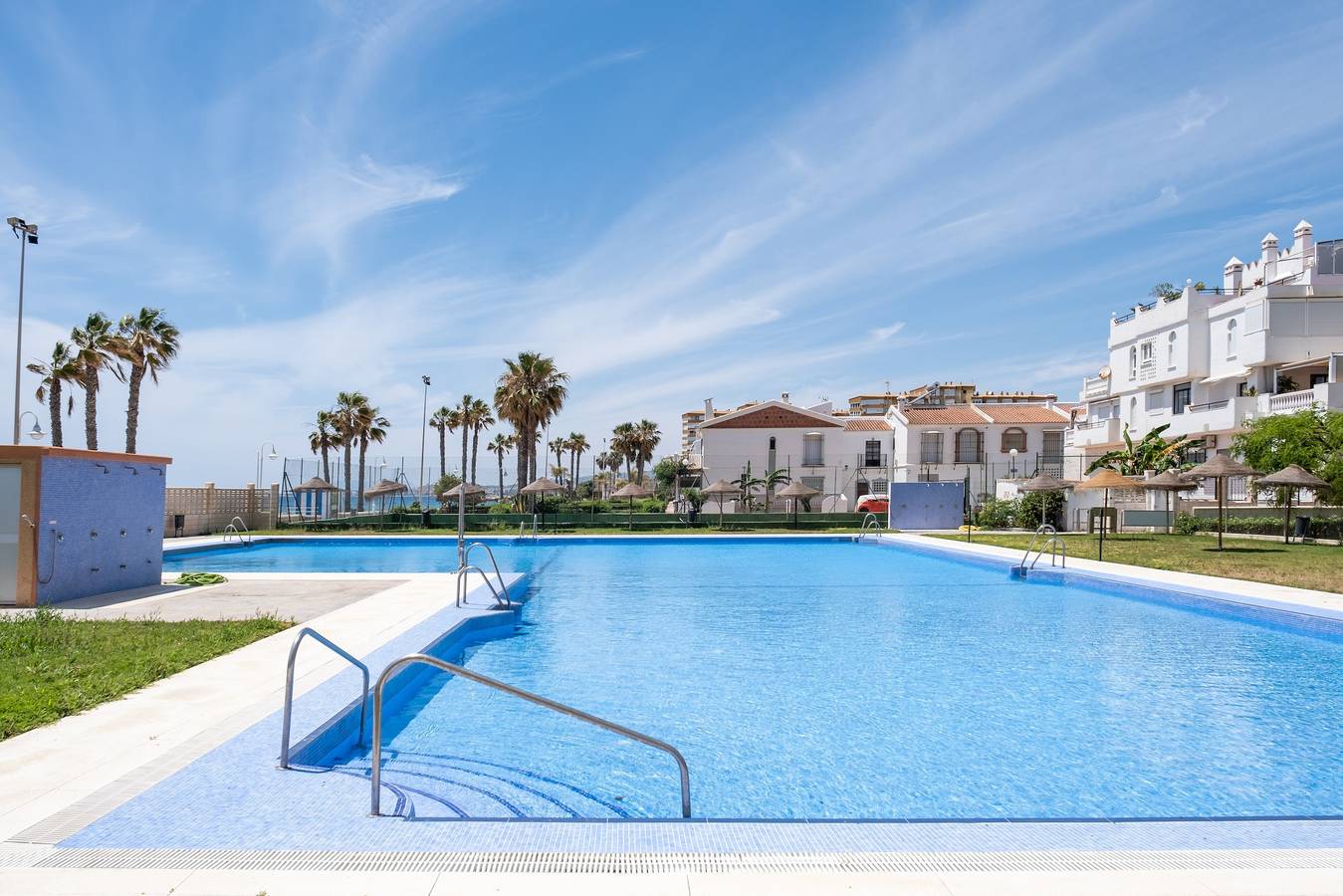 Ganze Wohnung, Ferienwohnung 'Las Terrazas Primera Línea de Playa' mit Meerblick, Wi-Fi und Klimaanlage in Algarrobo Costa, Algarrobo