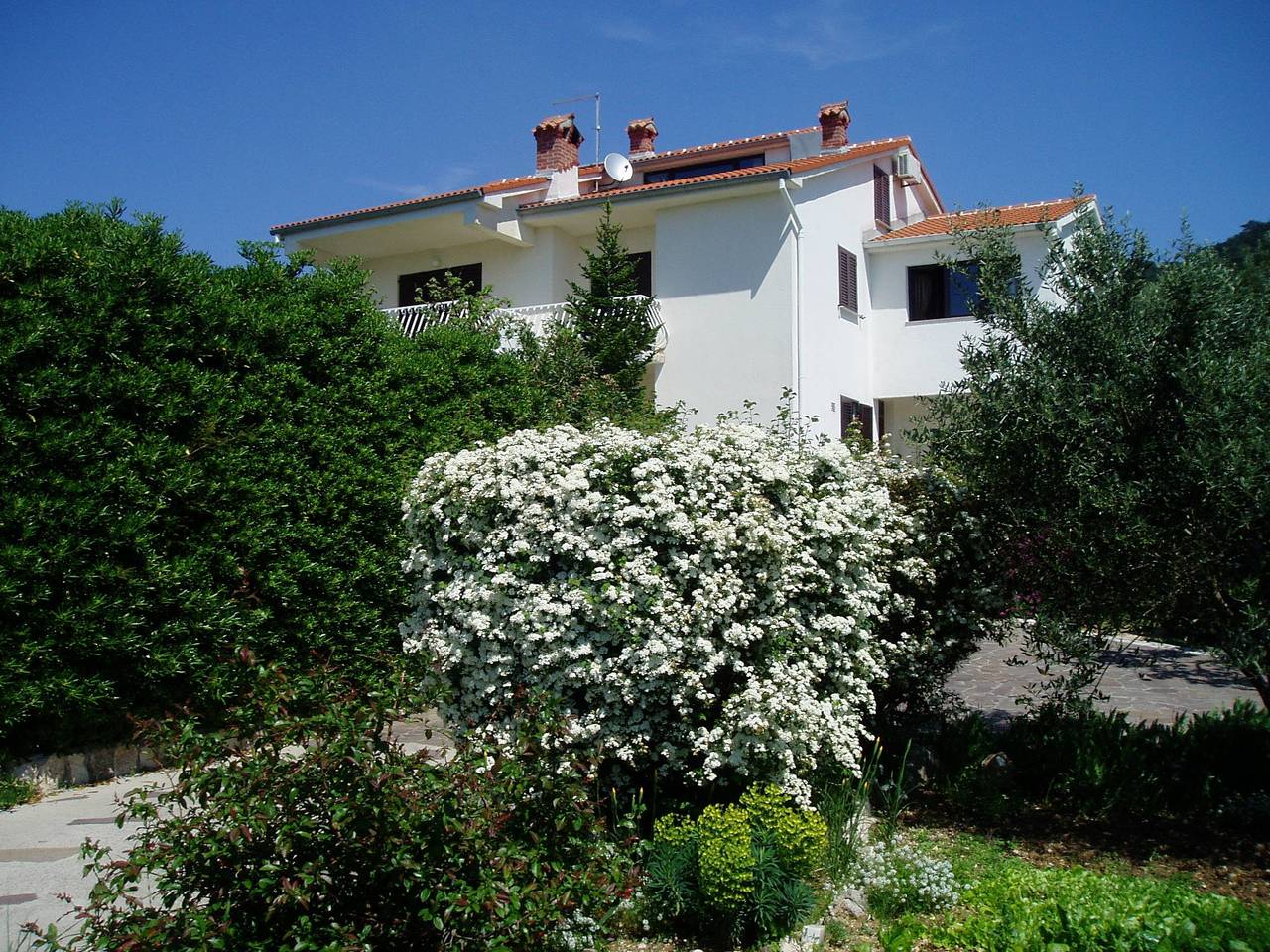 Ganze Wohnung, 2-Zimmer-Ferienwohnung mit Balkon und Meerblick Banjol, Rab A-16334-a in Banjol, Rab