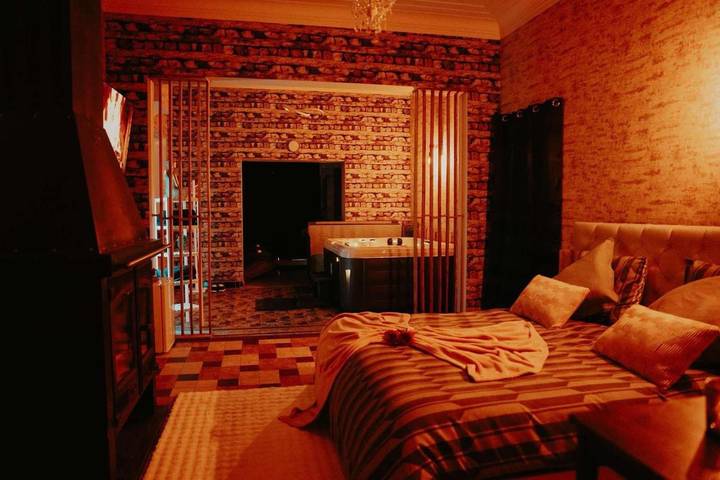 Hôtel pour 6 personnes, avec jacuzzi ainsi que terrasse et sauna