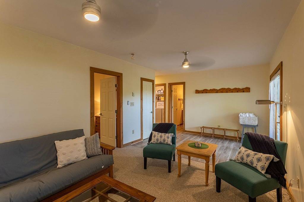 7th Heaven - Rustic cabin with hot tub, pool table, close to Hawksnest! in Blue Ridge Parkway, Seven Devils