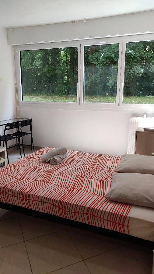 Appartement entier, Cozy Studio Apartment Close to Melun and Vaux-le-Penil in Vaux-le-Pénil, Seine-et-Marne