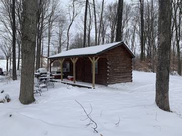 Log Cabin for 2 Guests in Hocking Hills, Ohio, Picture 2