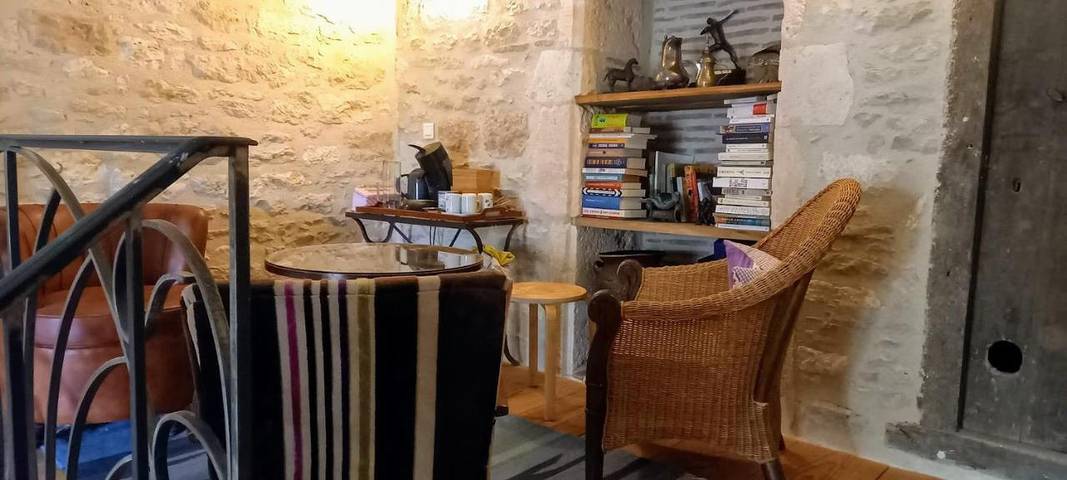 Location de vacances pour 2 personnes, avec vue et terrasse ainsi que piscine et jardin à Sérignac - 2