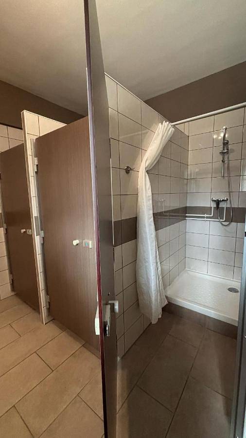 Gîte pour 30 personnes, avec jacuzzi ainsi que piscine et jardin à Saint-Just-de-Claix - 2