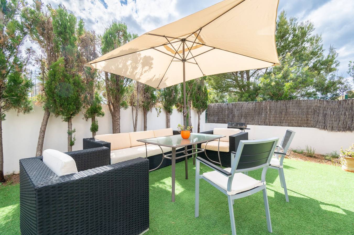Villa 'Mimosa' with Sea View, Wi-Fi and Air Conditioning in Colònia de Sant Pere, Artà