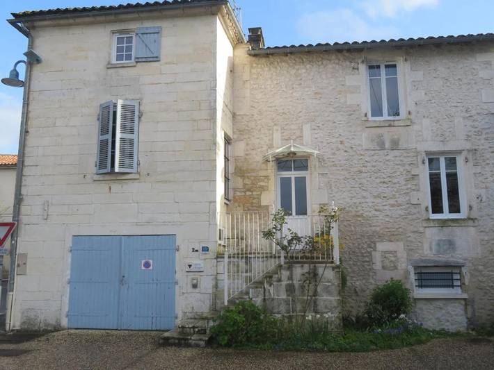 Location de vacances pour 6 personnes, avec vue et jardin à Bourg-Charente - 2