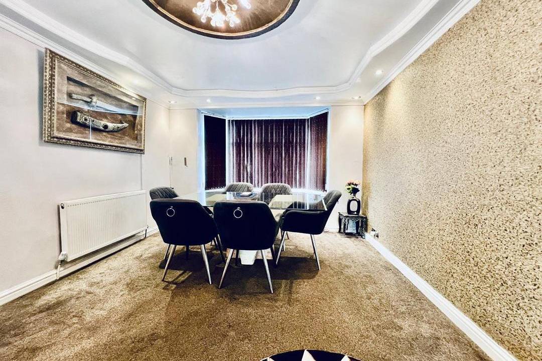 13 Guests - Free Parking - Manchester House in Bury, Greater Manchester