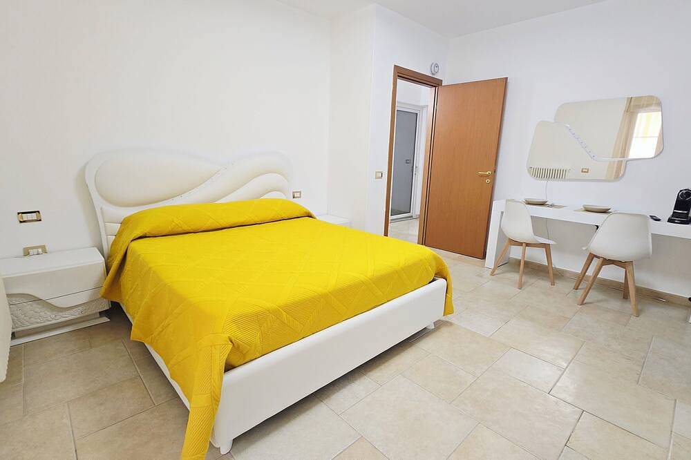 Mava Rooms, breakfast included, 300mt from the sea and 800 from the center in Vieste, Gargano