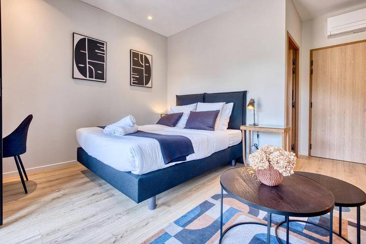 Maison d’hôte pour 2 personnes, avec Balcon et Terrasse ainsi que Jardin et Piscine