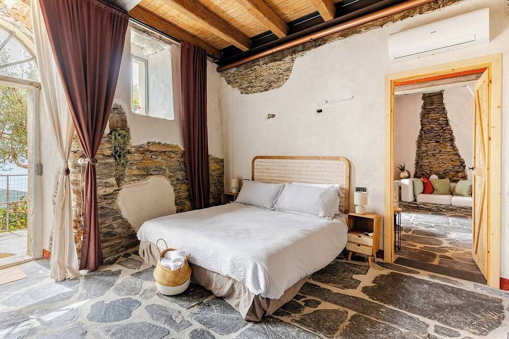 Casa Sarvaega accogliente camere rustiche immerse nella natura, vista mare in Cogorno, Riviera di Levante