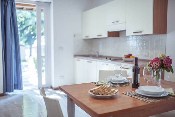 Bungalow per 4 persone con vista lago in San Benedetto (Peschiera del Garda), Peschiera del Garda