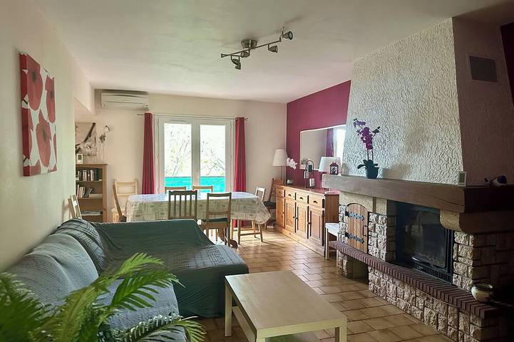 Gîte pour 10 personnes, avec balcon et jardin dans Office de Tourisme des Salles sur Verdon