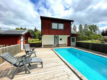 Ferienhaus für 8 Personen, mit Pool und Balkon, mit Haustier in Östergötland