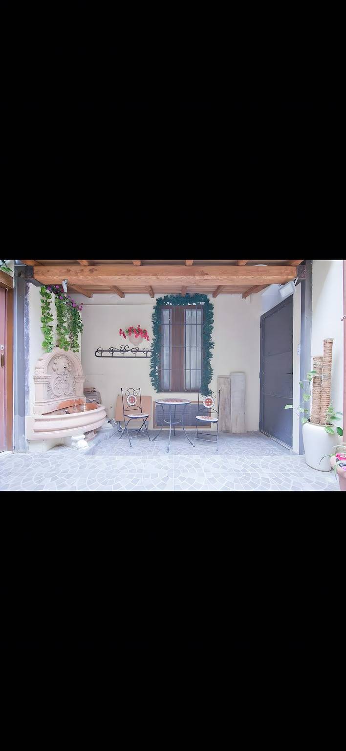 Ganze Wohnung, Apartment 'Colosseum From Flavio Rome Historic' mit privatem Garten, Wlan & Klimaanlage in Rom Zentrum, Rom