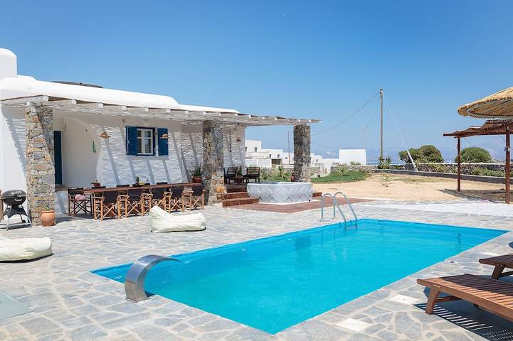 Villa pour 6 personnes, avec jacuzzi ainsi que balcon et jardin dans Paros