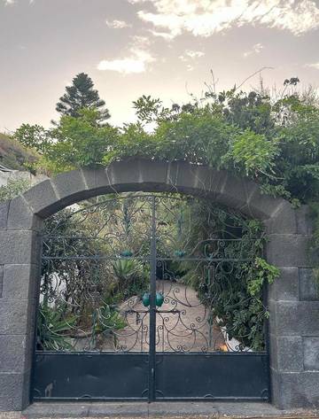 Gîte pour 2 personnes, avec vue ainsi que terrasse et jardin dans Stromboli