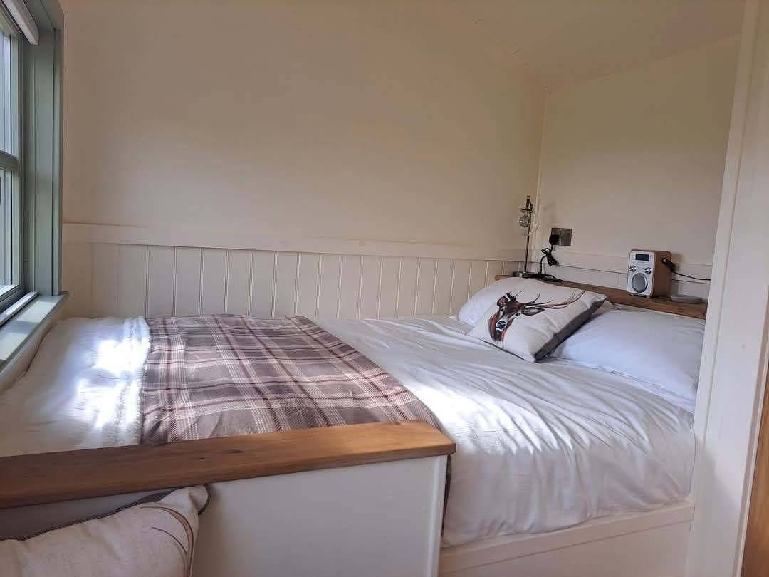Luxury Shepherds Hut  set in a countryside setting in Curdridge, South Downs