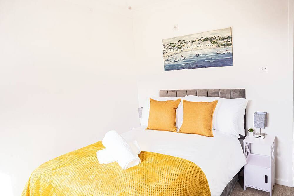 Modern Deluxe Apartment with Balcony. Family Friendly Central Location! in Milton Keynes, Zuidoost Engeland