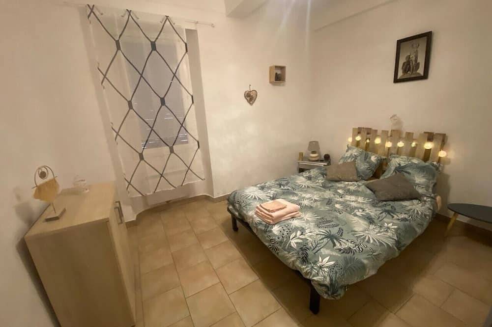 Villa between mountain and sea t4 with terrace and garden  in Peypin, Marsella region