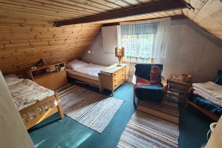 Sonniges Ferienhaus in Seenähe Mit 3 oder 5 Schlafzimmern (Gästehaus zubuchbar ) in Hultsfreds und Umgebung
