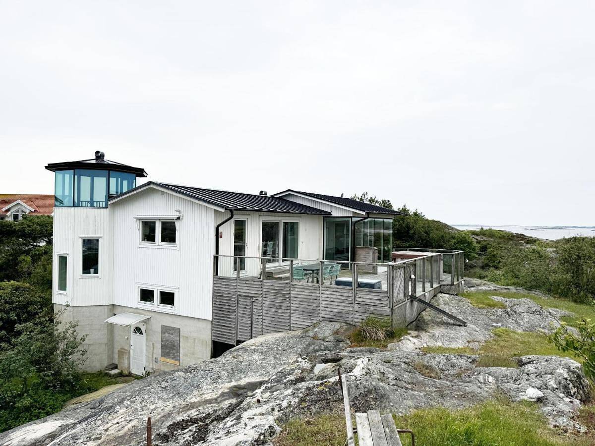 Architect-Designed Villa with Sea View in the Archipelago of Gothenburg in Göteborg, Västergötland