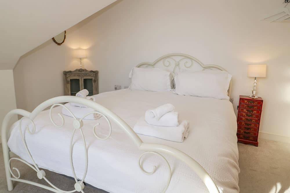 Beach House, family friendly, country holiday cottage in Colwyn Bay in Rhos on Sea, Conwy region