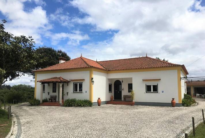 Gîte pour 4 personnes, avec Terrasse ainsi que Jardin et Vue dans Vagos