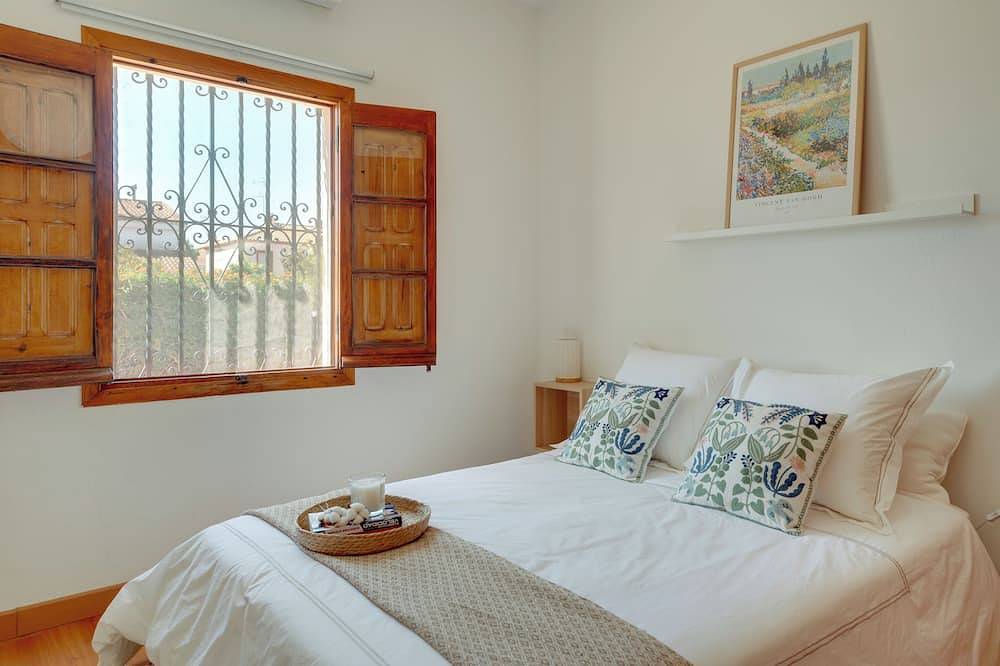 5-Bedroom Villa with Private Heated Pool, Garden in Islantilla, Costa de la Luz in Urbasur, Isla Cristina