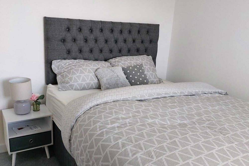 Modern 3 Bed House with Free Private Parking Rugby in Warwickshire