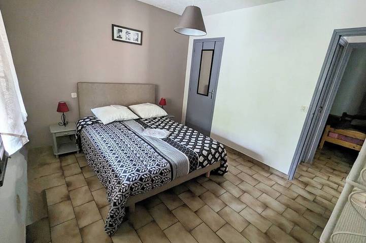 Location de vacances pour 4 personnes, avec piscine ainsi que terrasse et jardin à Balazuc - 2