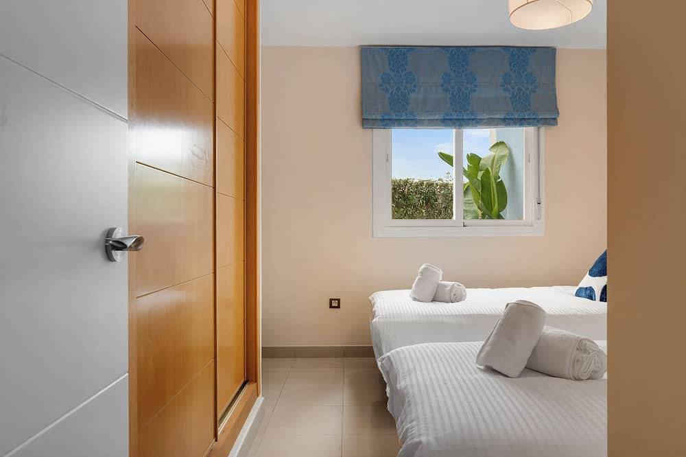 Entire apartment, 2 Bed Apartment Lbe in Cortijo Del Mar Resort Sleeps 5 in Vista Azur, Estepona