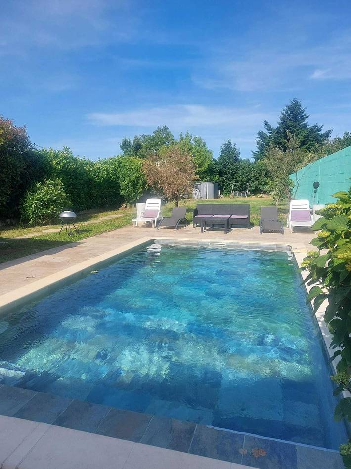 Villa per 8 persone, con terrazza e piscina in Rodano