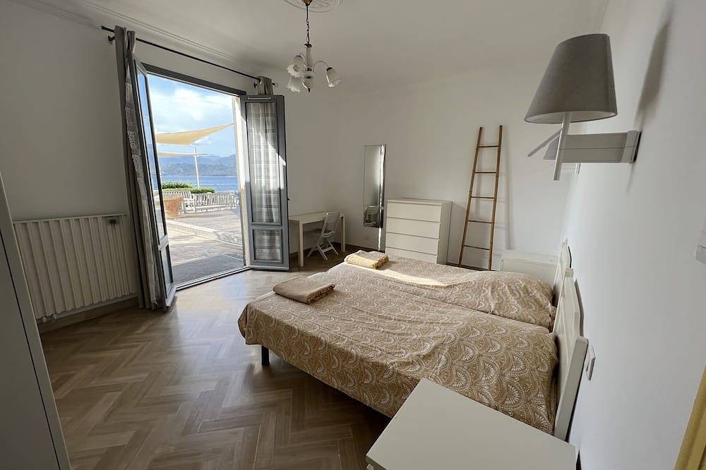 'Pies en el agua' Villa in Calcatoggio, Region de Ajaccio