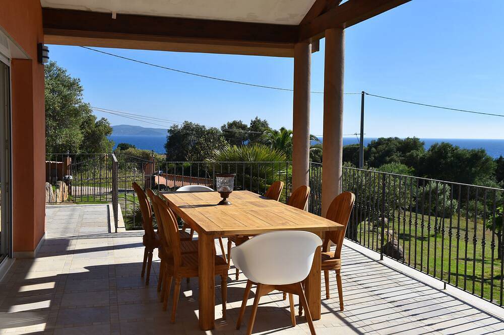 Villa pour 10 Personnes dans Abbartello, Olmeto