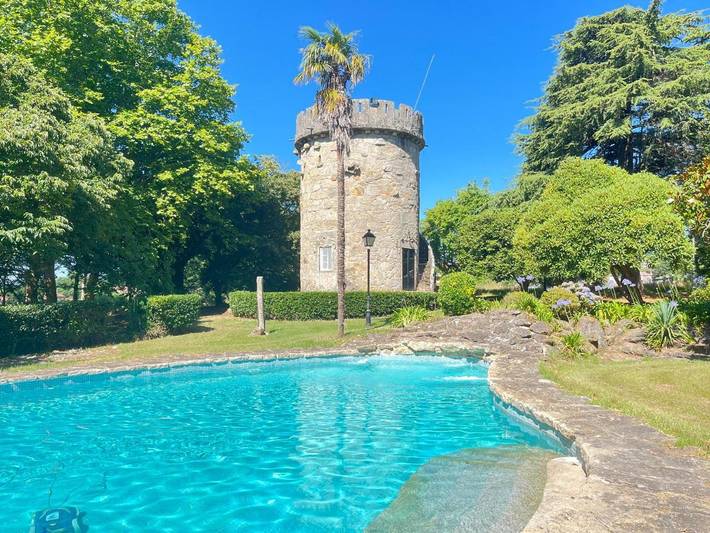 Casa rural para 19 personas, con Balcón y Terraza además de Jardín y Piscina en Nigrán