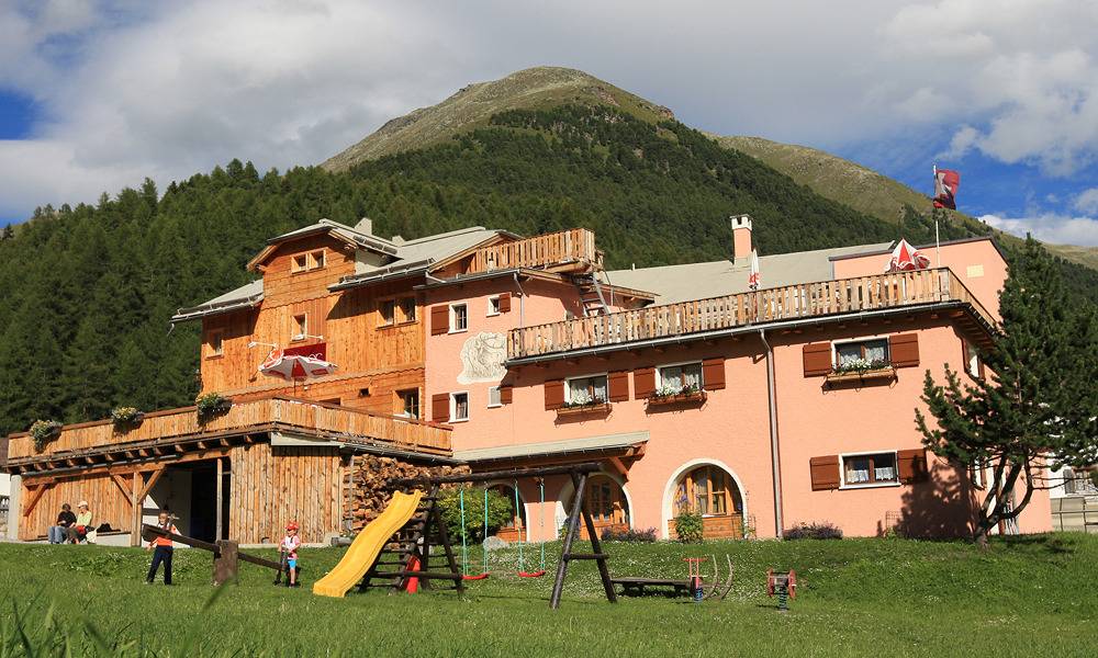 Gasthaus Mayor - Zweibettzimmer mit Etagendusche in S-charl, Scuol