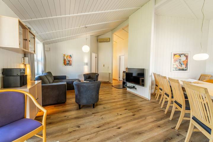 Ferienhaus für 10 Personen, mit Sauna und Whirlpool sowie Garten und Pool in Schleswig-Holstein - 2