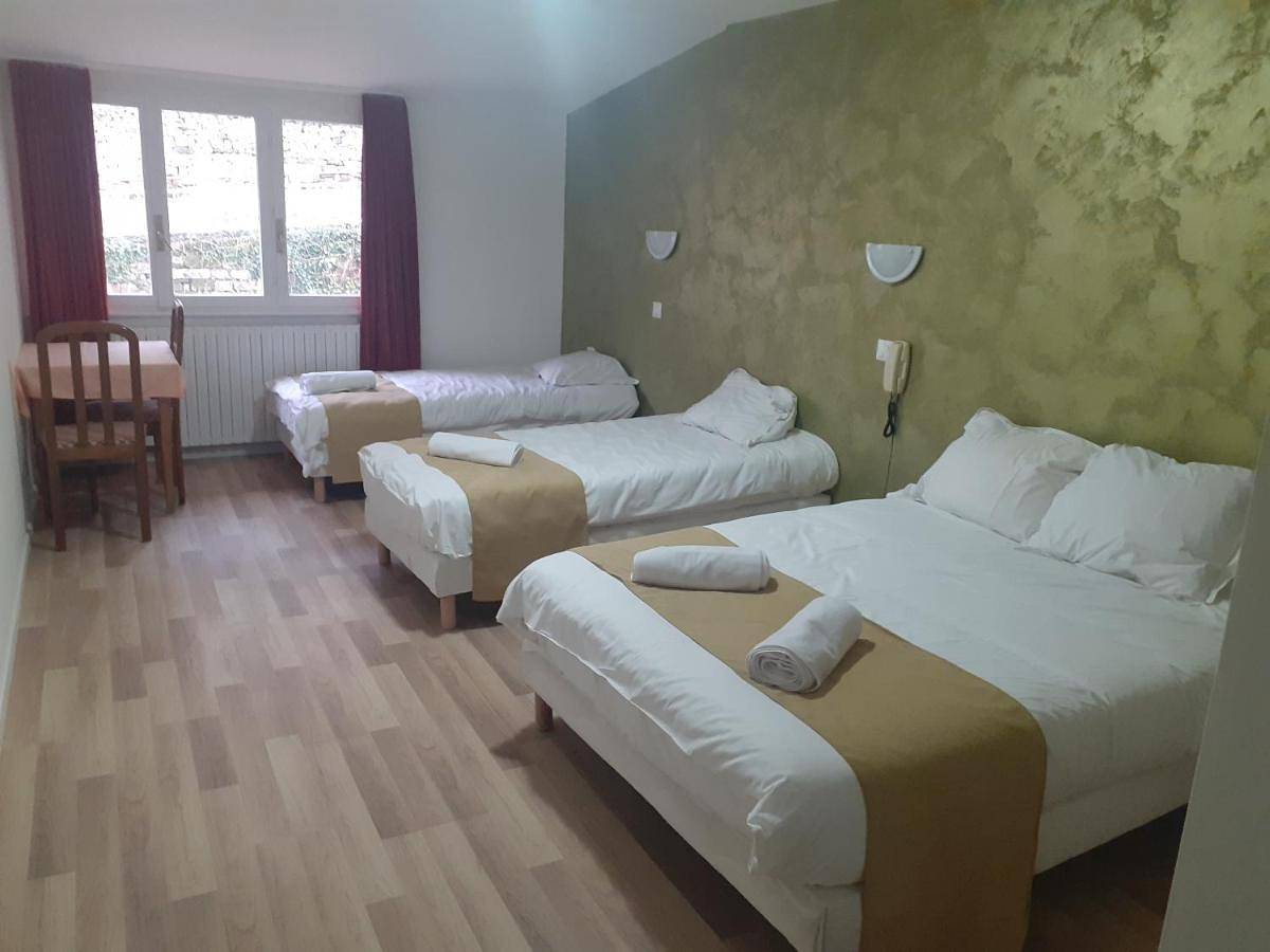 Hôtel pour 1 personne avec piscine in Plombières-les-Bains, Parc naturel régional des Ballons des Vosges